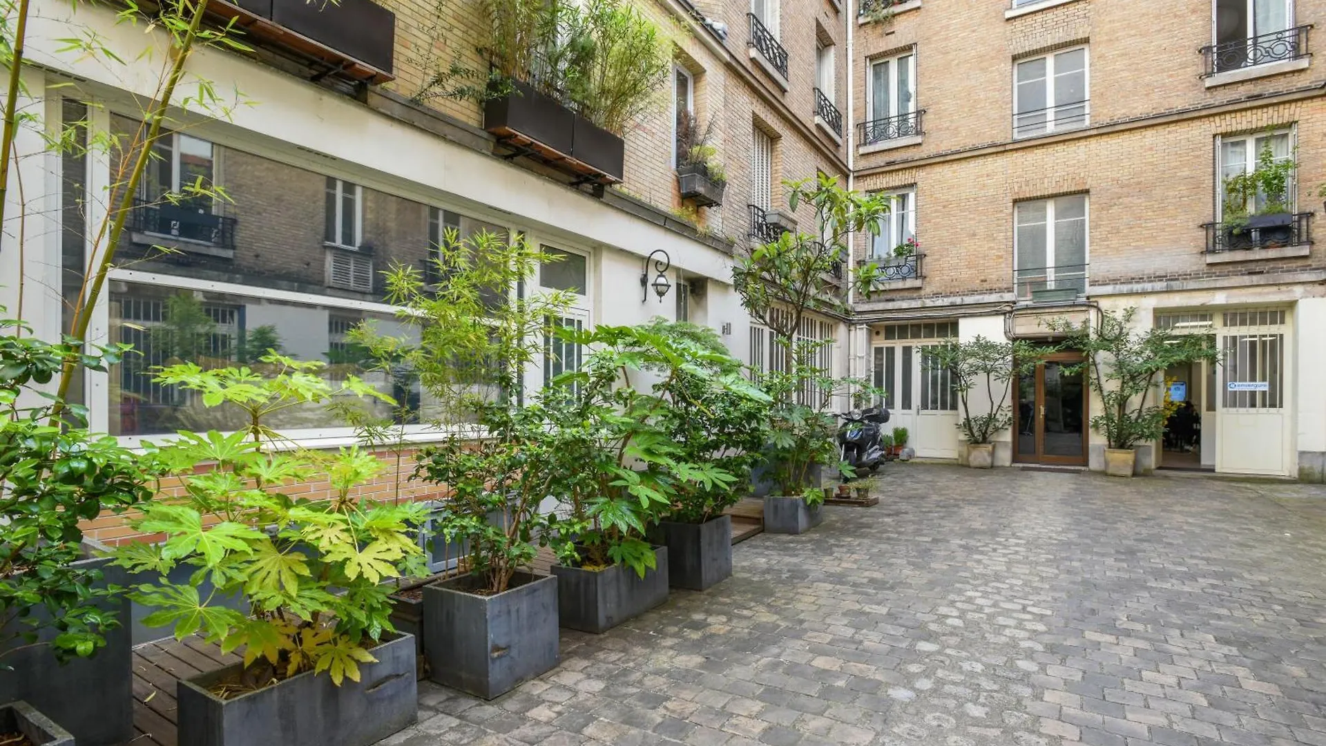 Evasion Parisienne Rue Saint Maur By Weekome 0*, Paris